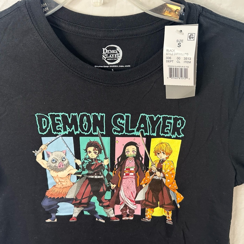 Demon Slayer Graphic Tee Size Small Black Anime Shirt NWT Tanjiro Nezuko